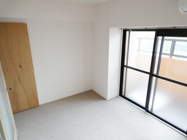 居室・リビング　同物件別号室のものです。