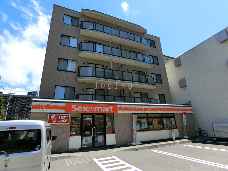 コンビニ　セイコーマート植物園西店（コンビニ）まで358m