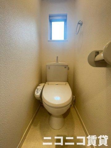 トイレ　別号室タイプの為、現状を優先致します。