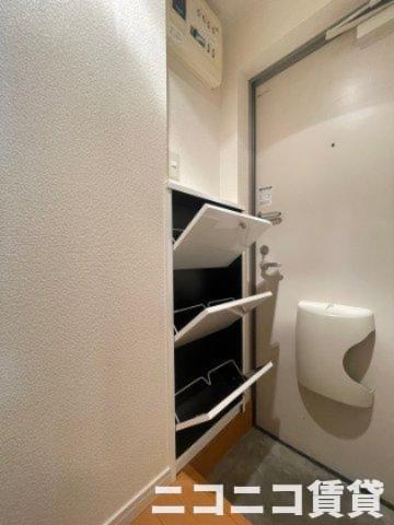 玄関　別号室タイプの為、現状を優先致します。