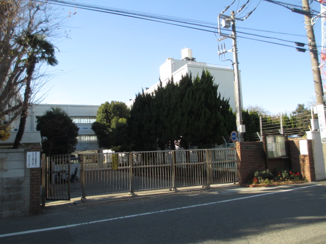 中学校　横浜市立末吉中学校（中学校）まで575m