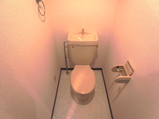 トイレ　清潔感のあるトイレです