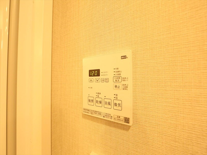 その他設備　浴室暖房乾燥機付き