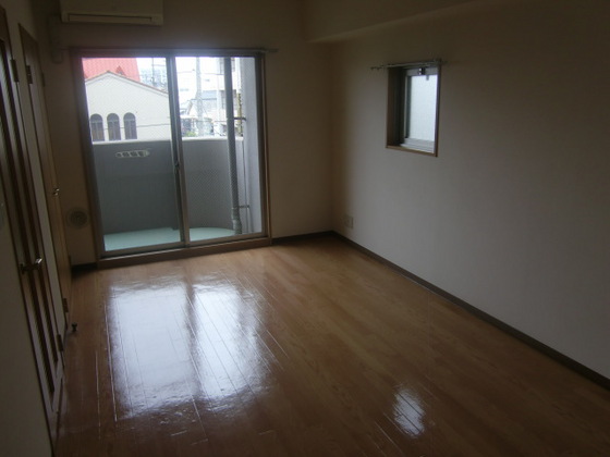 居室・リビング　※他号室の写真です。