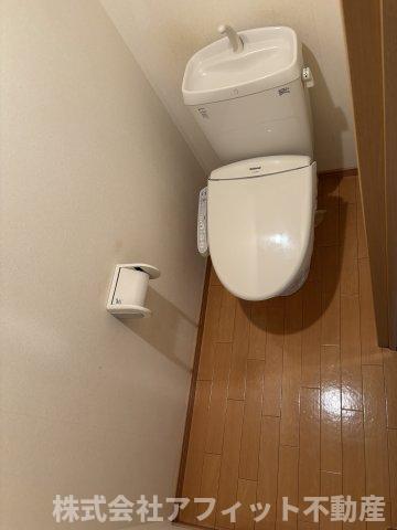 トイレ　温水洗浄暖房便座