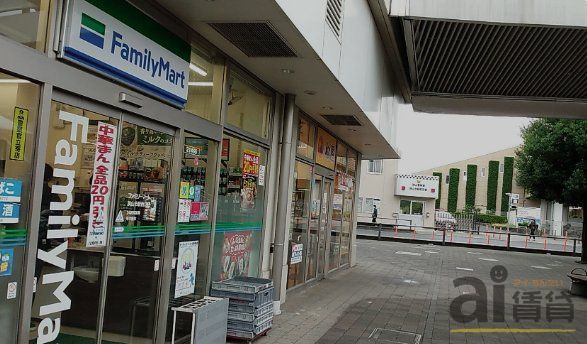 コンビニ　ファミリーマート狭山市駅西口店（コンビニ）まで390m
