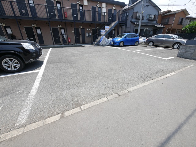 駐車場　★敷地内に舗装された駐車場がございます★