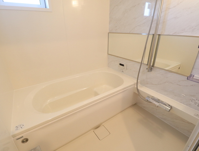 バス・シャワールーム　２０３　浴室