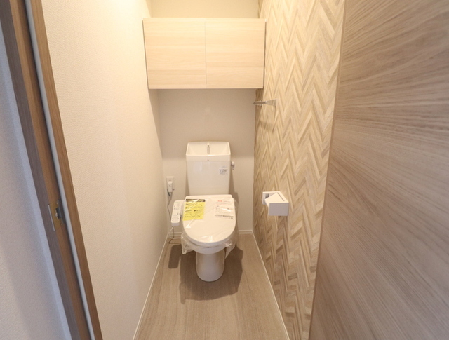 トイレ　２０３　温水洗浄暖房便座