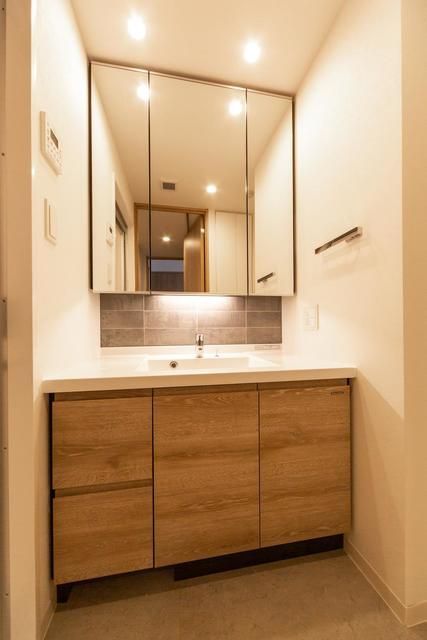 洗面設備　写真は同タイプ住居です。