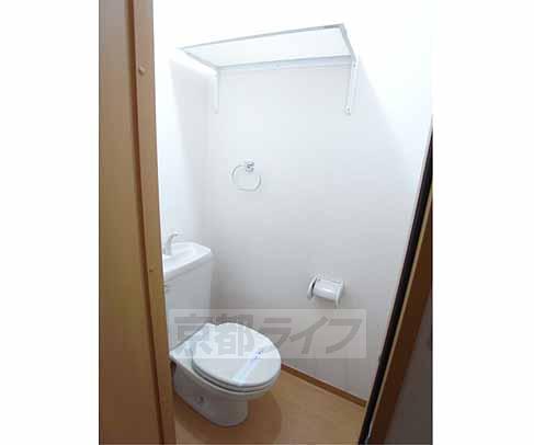 トイレ　棚付きです