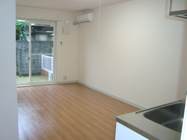 居室・リビング　こちらの居間で趣味の時間をお楽しみください