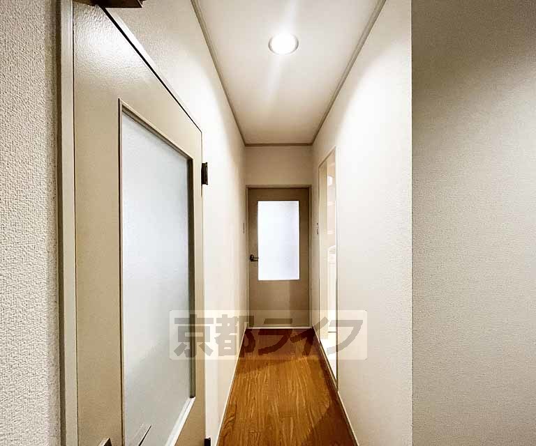 その他部屋・スペース　玄関からすぐ各部に入れます。