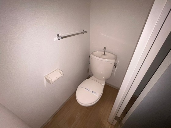 トイレ　※別号室の写真です。