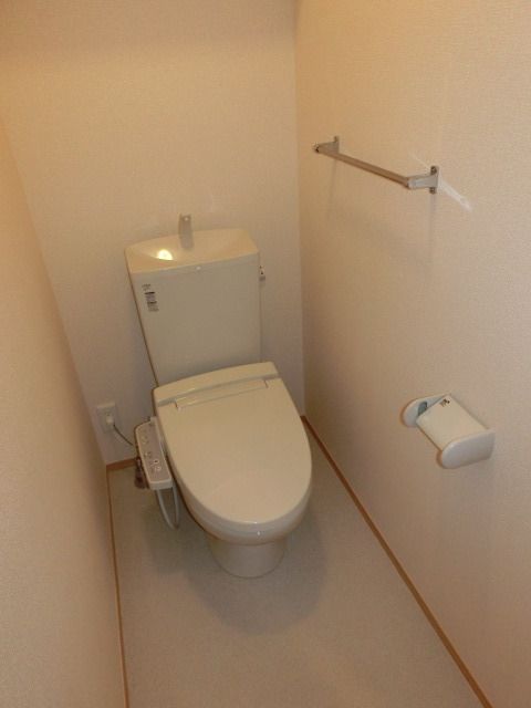 トイレ　温水洗浄暖房便座※同タイプのお部屋です