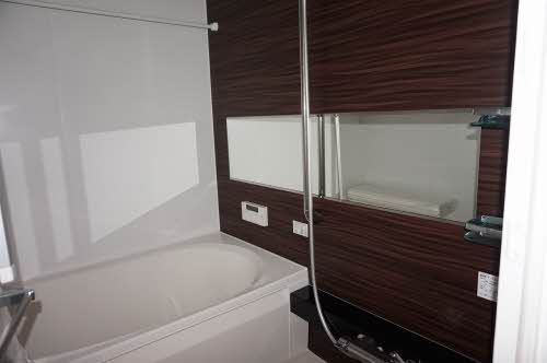 バス・シャワールーム　浴室乾燥機・追い焚き機能付き♪