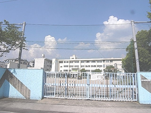 小学校　東小学校（小学校）まで536m