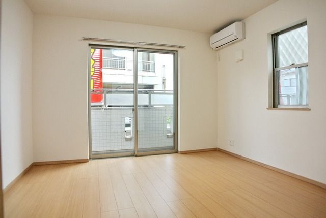 居室・リビング　♪明るい角部屋♪