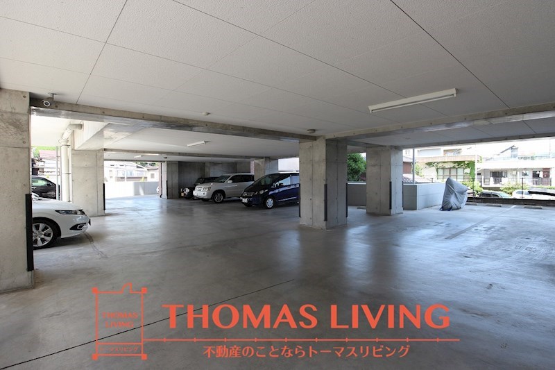 駐車場　屋根付きの駐車場