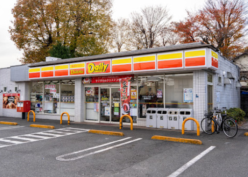 コンビニ　デイリーヤマザキ 三鷹井口4丁目店（コンビニ）まで55m