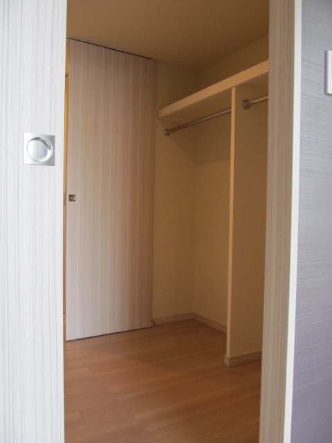 収納　ウォークスルークローゼット