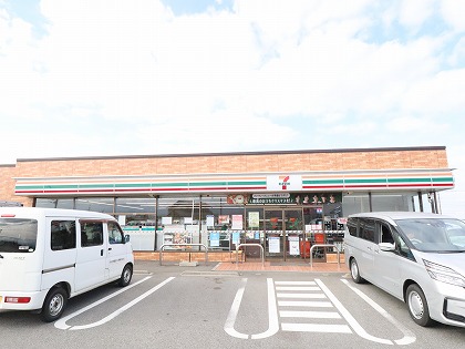 コンビニ　セブンイレブン（コンビニ）まで1890m