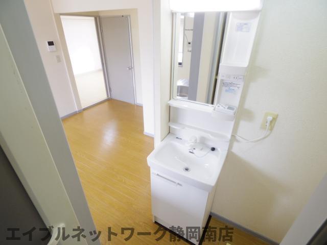 洗面設備　使いやすい洗面所です