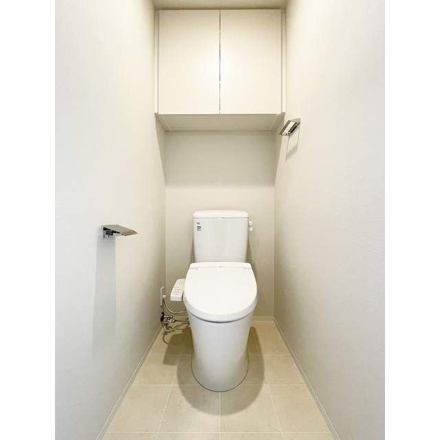 トイレ　落ち着いた色調のトイレです