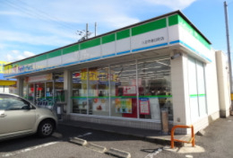 コンビニ　ファミリーマート　八日市春日町店（コンビニ）まで200m