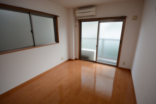 居室・リビング　南向き6帖の洋室です♪