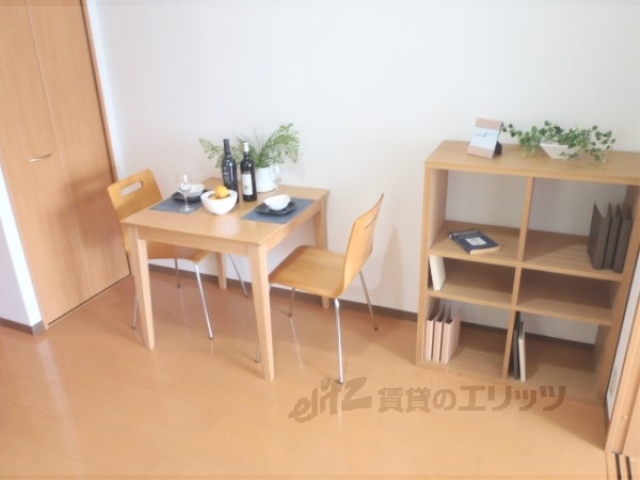 居室・リビング　モデルルームです、家具を置いたイメージ