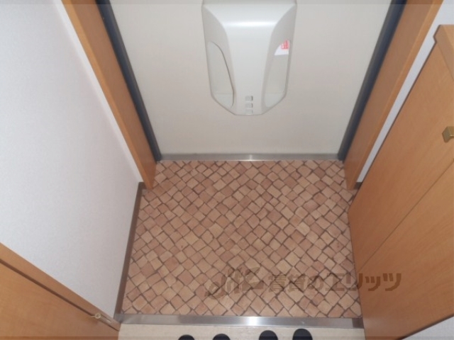 玄関　阪急京都線徒歩３分です