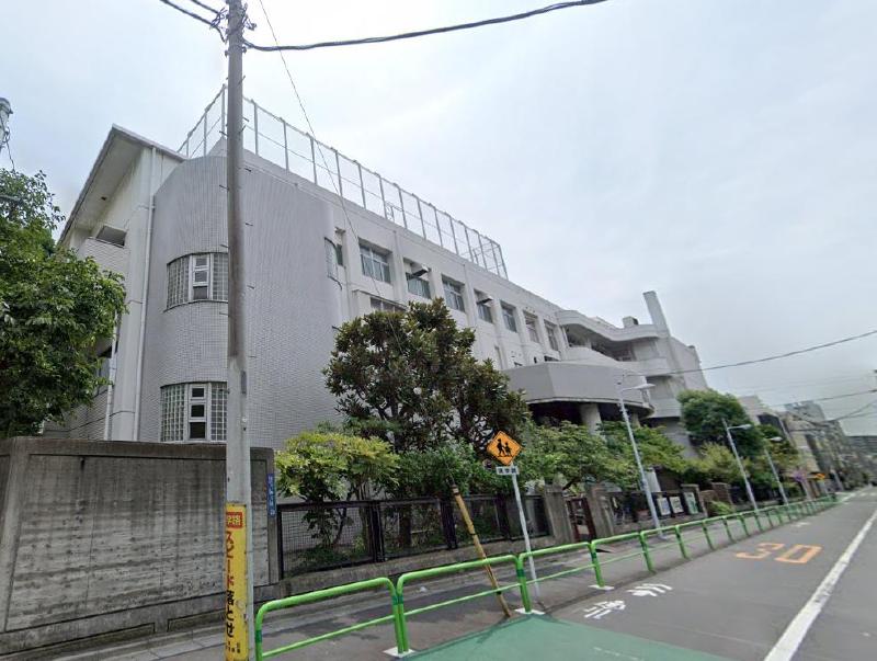 小学校　台東区立東泉小学校（小学校）まで190m