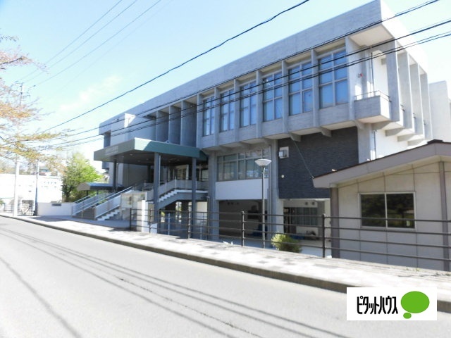 図書館　盛岡市立図書館（図書館）まで740m