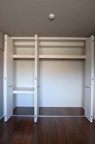 収納　他物件参考画像。建具・壁・床色は異なります。現況優先。