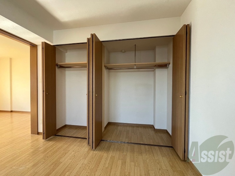 収納　寝室の収納です。部屋がすっきり片付きます。