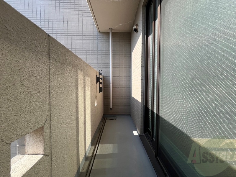 バルコニー　バルコニーです。洗濯物を干すもよし、一息つくもよしですね。