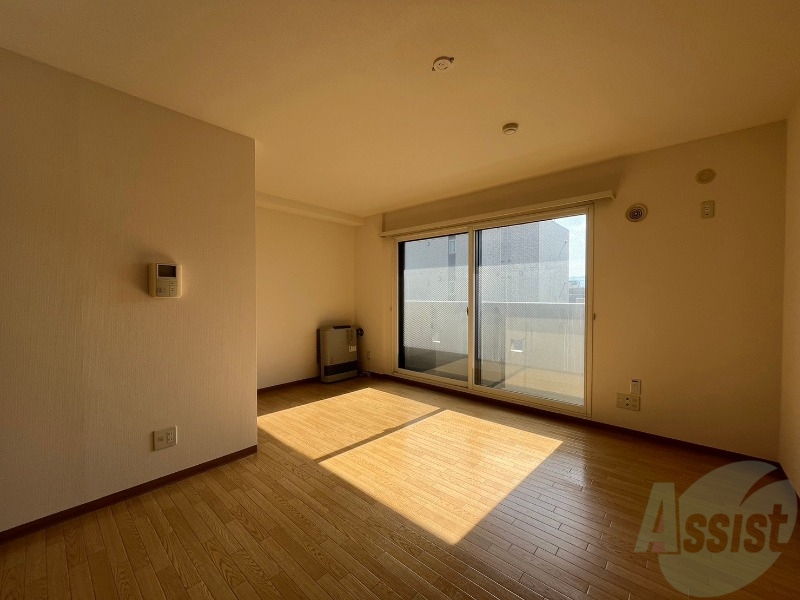 居室・リビング　広くてきれいなリビングです！快適に過ごせそうですね。