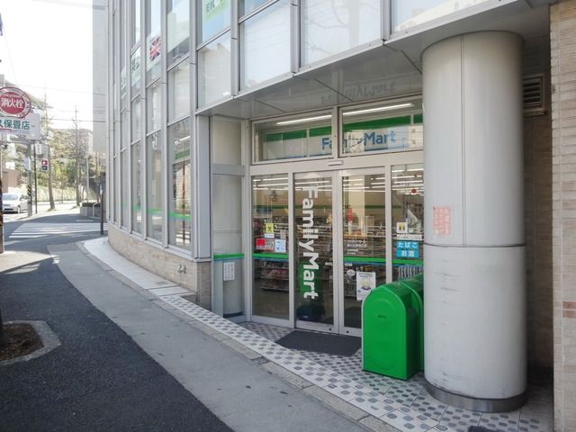 コンビニ　ファミリーマート（コンビニ）まで186m