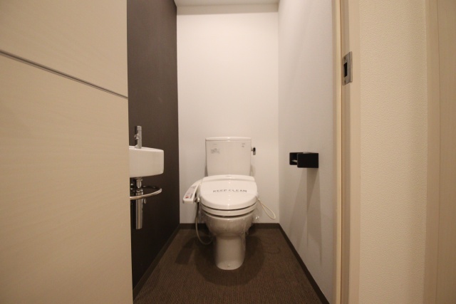 トイレ　※別室の参考写真の為、現況優先です。