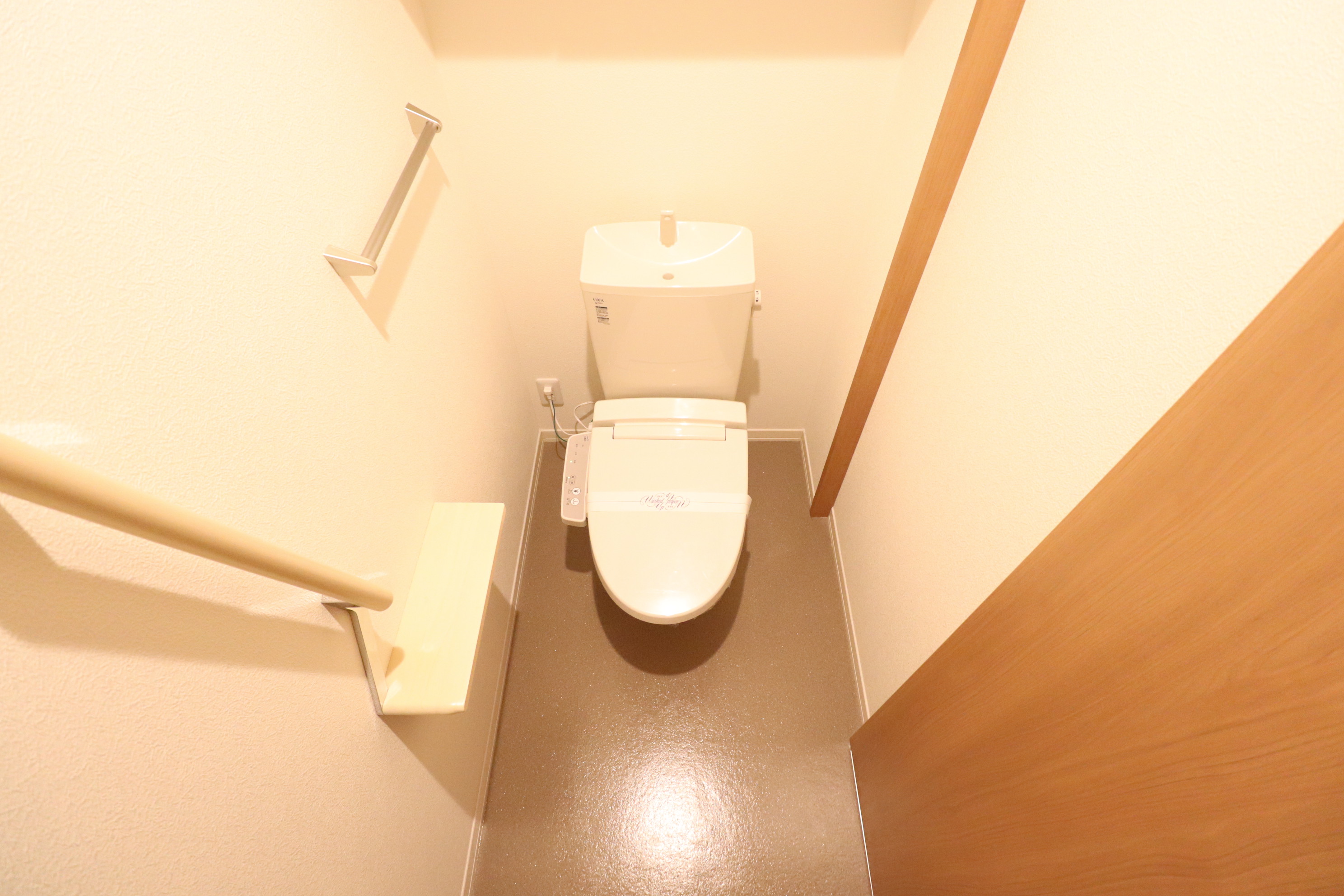 トイレ　手すり付きのトイレ♪