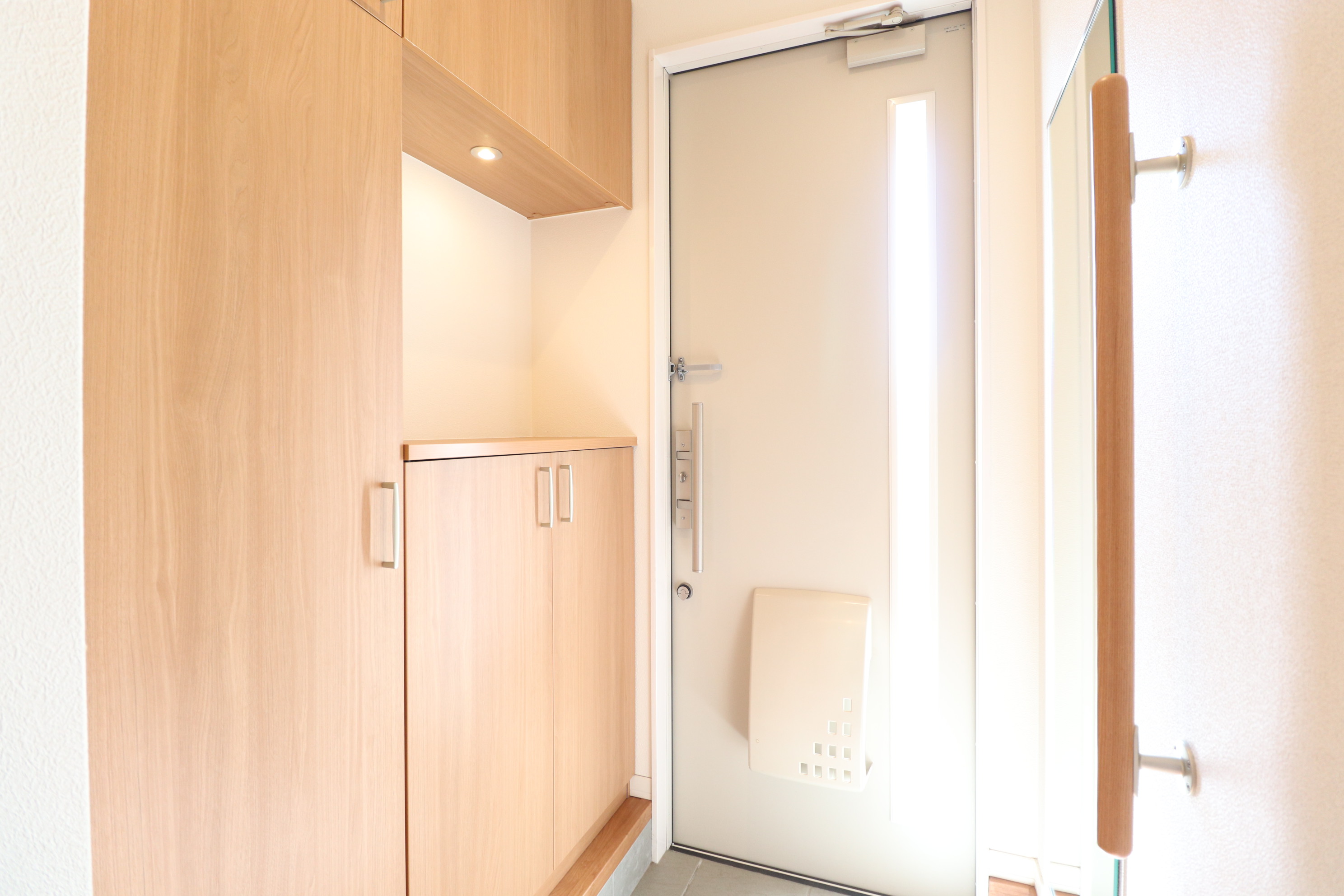 玄関　手すりや、姿鏡付きの玄関♪