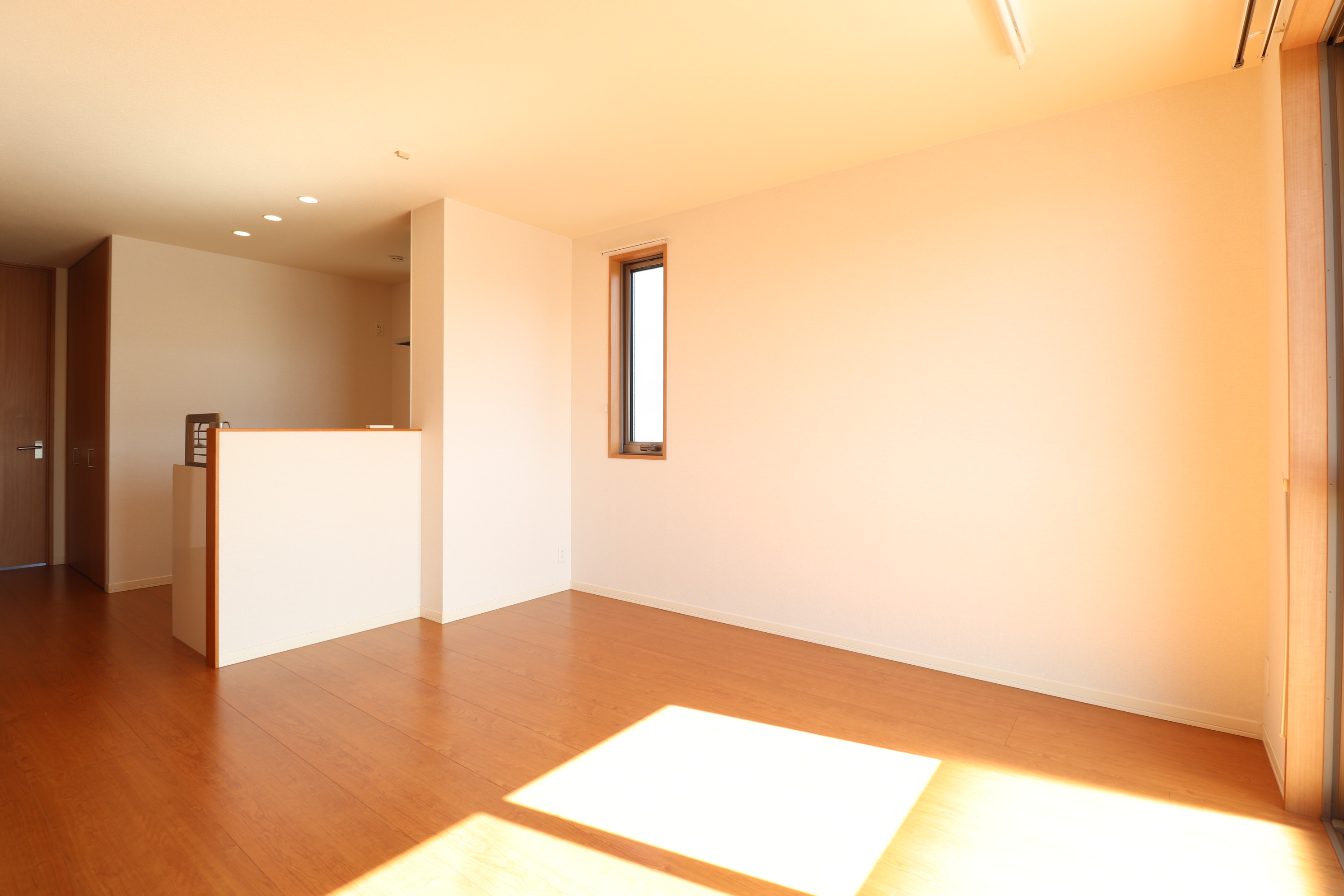 居室・リビング　13.4帖の広々リビング♪