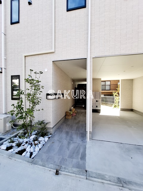 エントランス　お洒落な建物デザイン♪