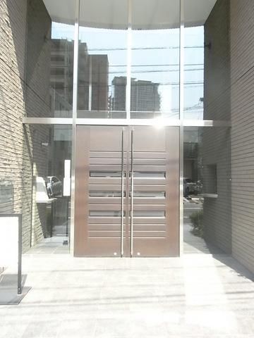 エントランス　オートロック付きのエントランス