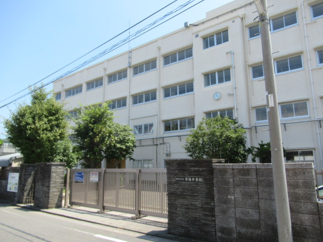 中学校　横浜市立市場中学校（中学校）まで595m