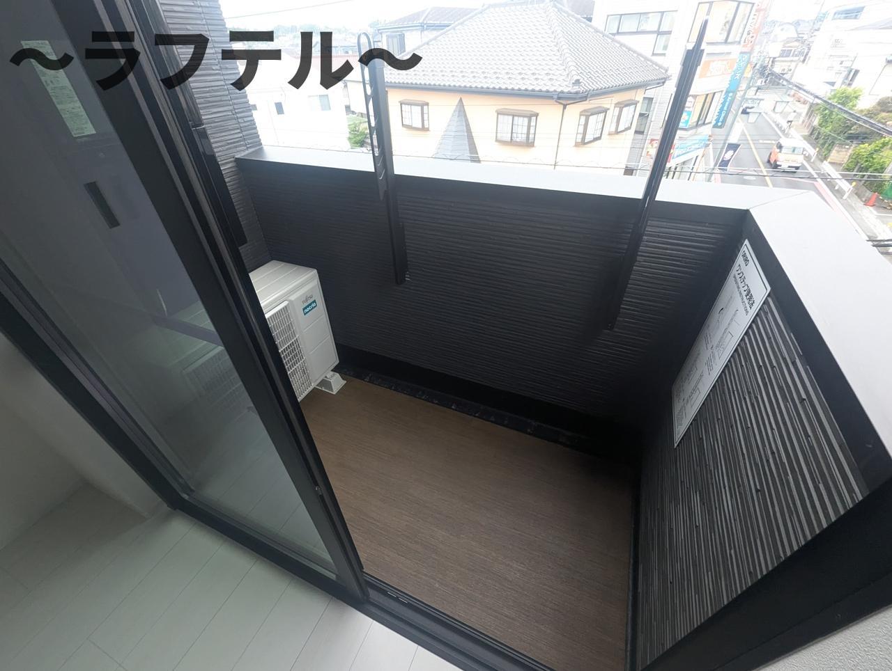 バルコニー　反転イメージ写真