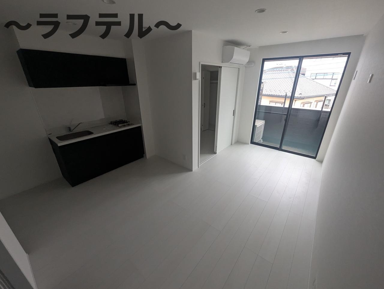 居室・リビング　反転イメージ写真