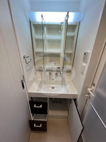 洗面設備　エステムプラザ難波WESTリバークロス　独立洗面台