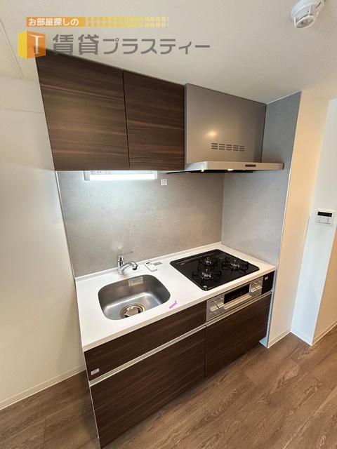 キッチン　３口システムキッチンで自炊もしやすいですよ。